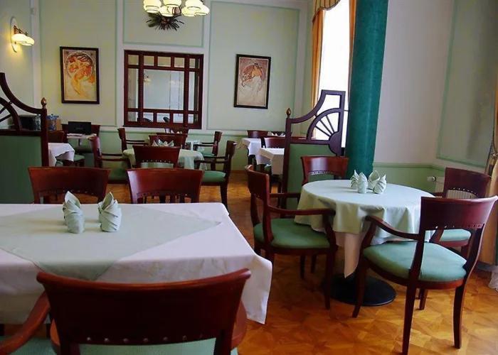 Hotel Ester 카를로비바리 외부 사진