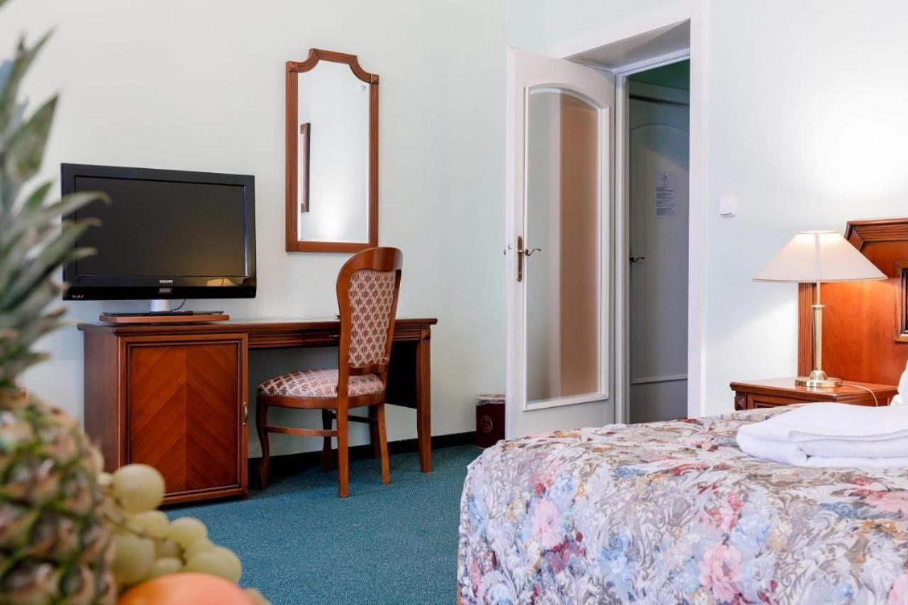Hotel Ester 카를로비바리 외부 사진