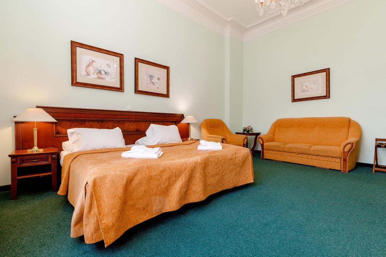 Hotel Ester 카를로비바리 외부 사진