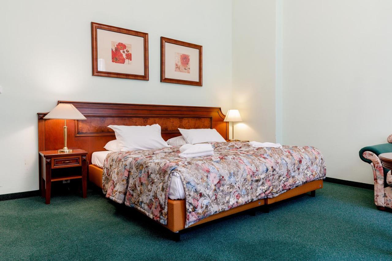 Hotel Ester 카를로비바리 외부 사진